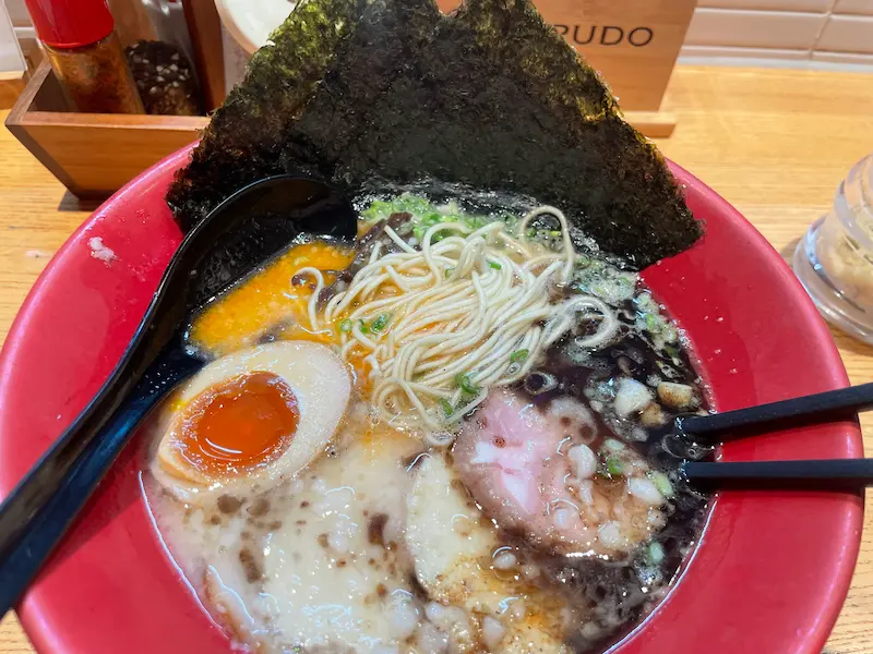 ホーチミン一風堂ラーメン 赤丸ラーメンの麺