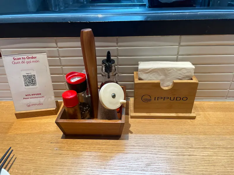 ホーチミン一風堂ラーメン テーブル周り